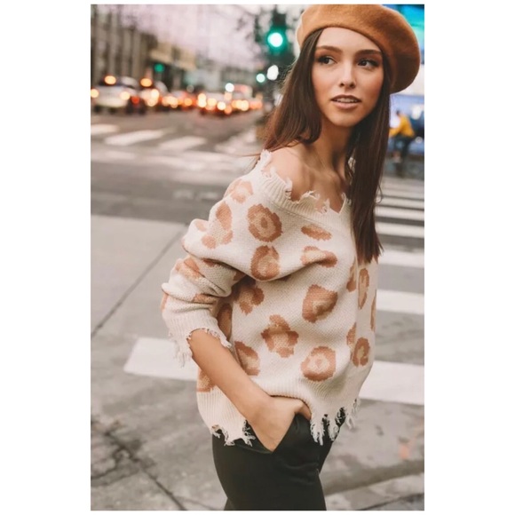 Ivory Leopard Distressed Hem Soft V-Neck Sweater - Picture 4 of 5